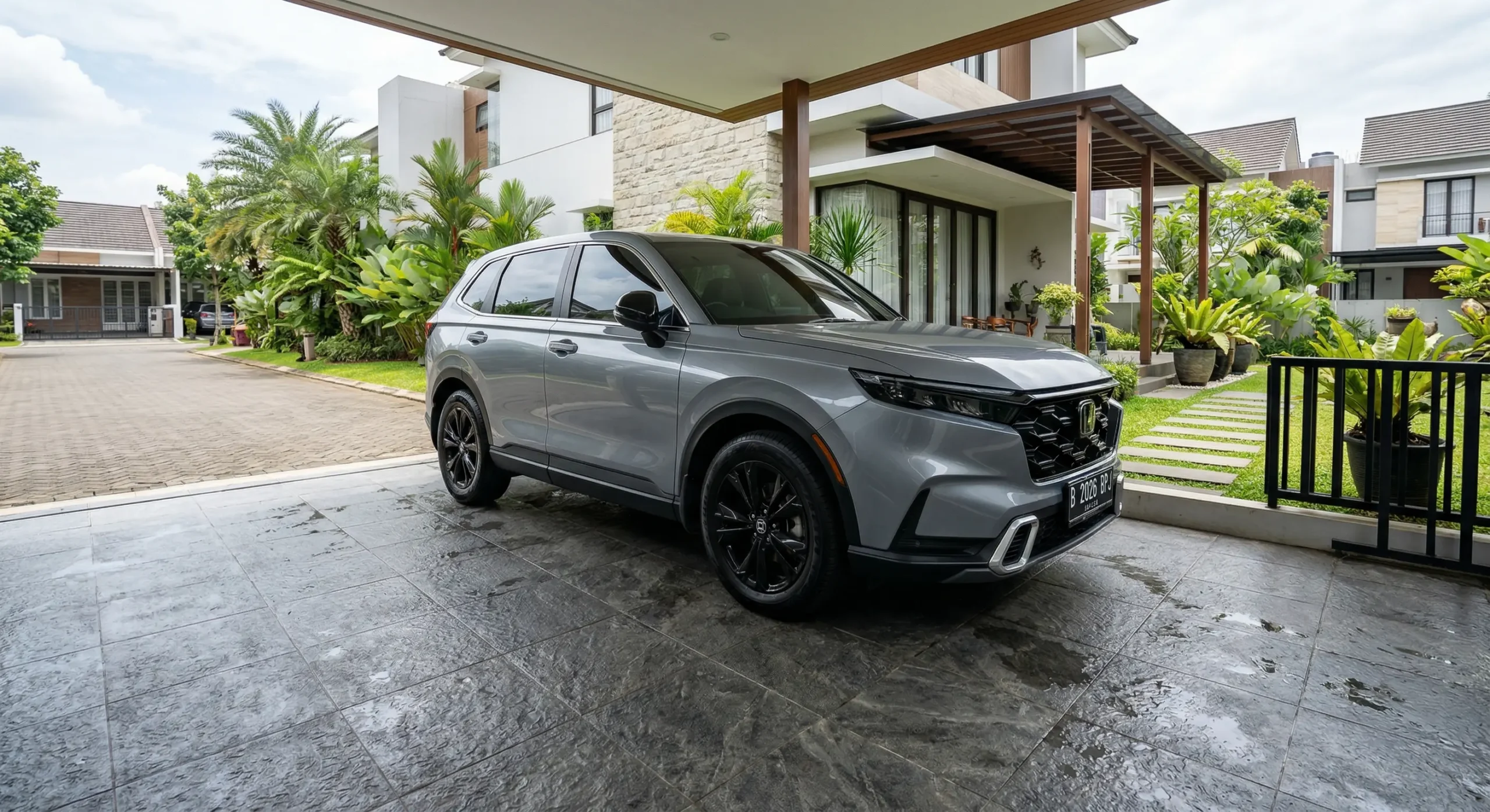 Koleksi keramik carport terbaru dari Brilian Jaya Prima Jakarta - Tekstur kasar anti slip untuk keamanan garasi mobil