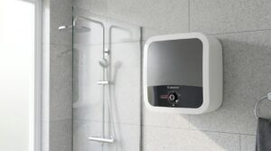 Pemanas air listrik water heater Ariston 30 liter untuk kamar mandi keluarga di Jakarta.